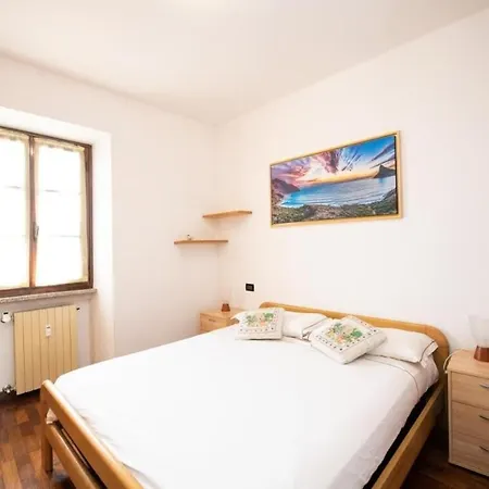 Casa Marisa Sul Garda * توسكولانو ماديرنو
