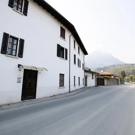 Casa Marisa Sul Garda شقة *